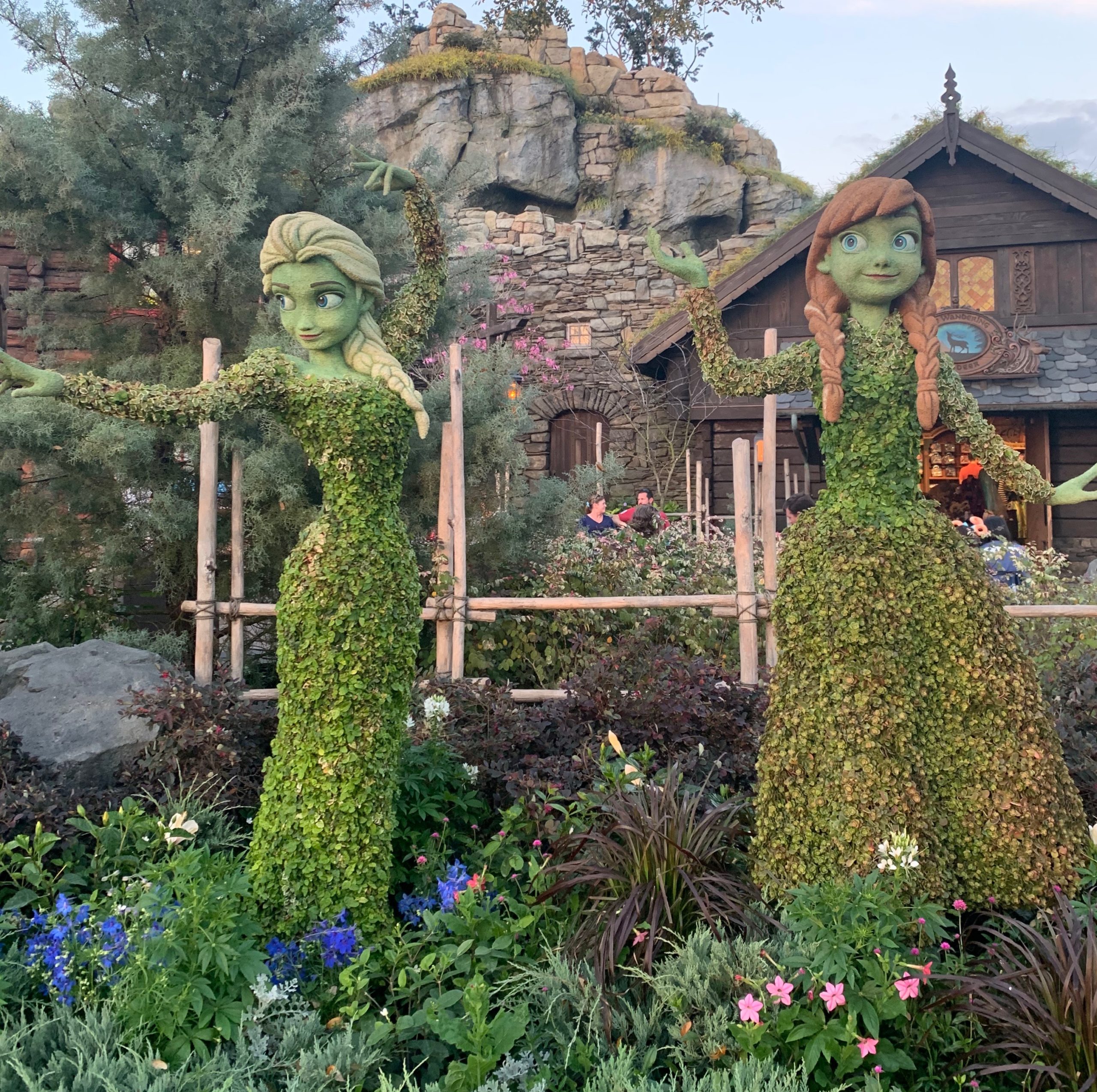 Anna and Elsa Topiaries Epcot Flower and Garden Festival