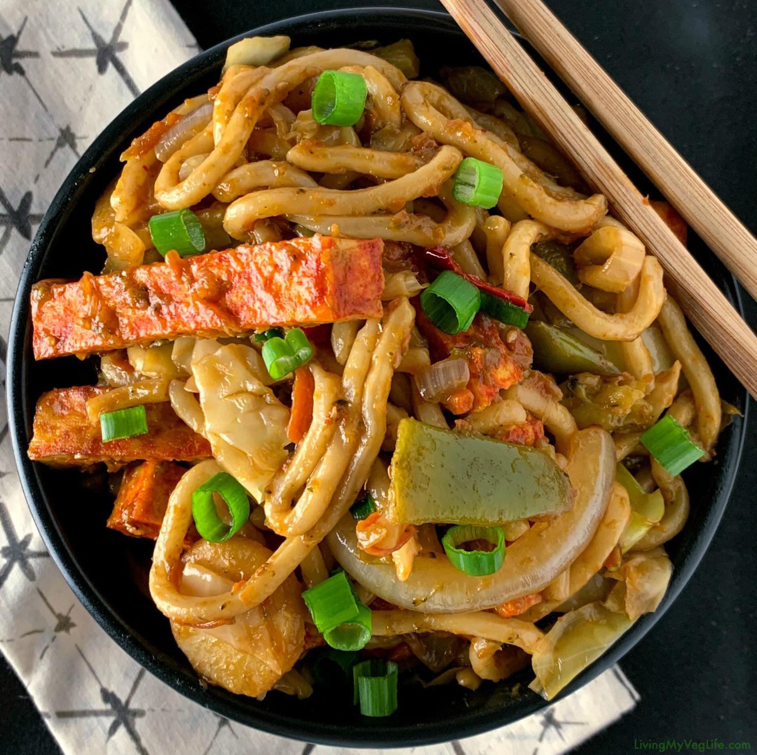 spicy udon noodles with sriracha tofu